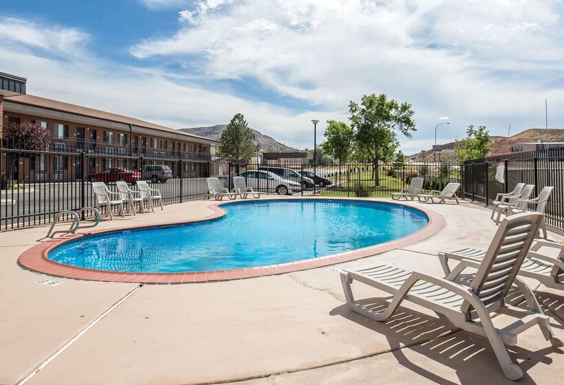 Отель Econo Lodge Salina Scenic Route 89 & I 70