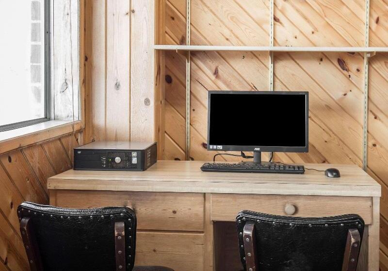 Отель Econo Lodge Salina Scenic Route 89 & I 70