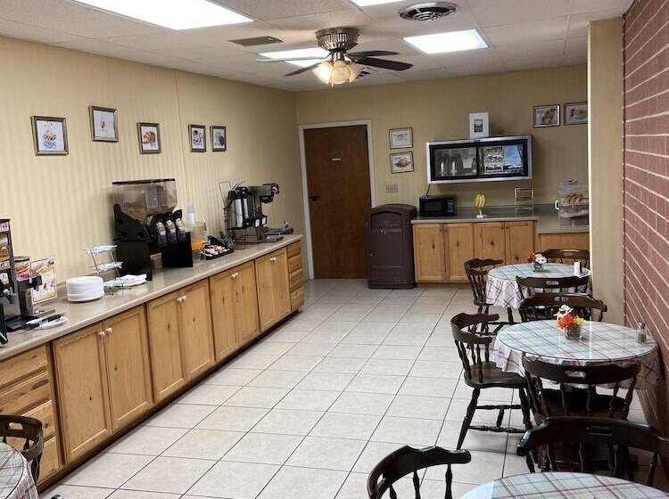 Отель Econo Lodge Salina Scenic Route 89 & I 70