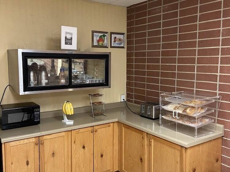 Отель Econo Lodge Salina Scenic Route 89 & I 70