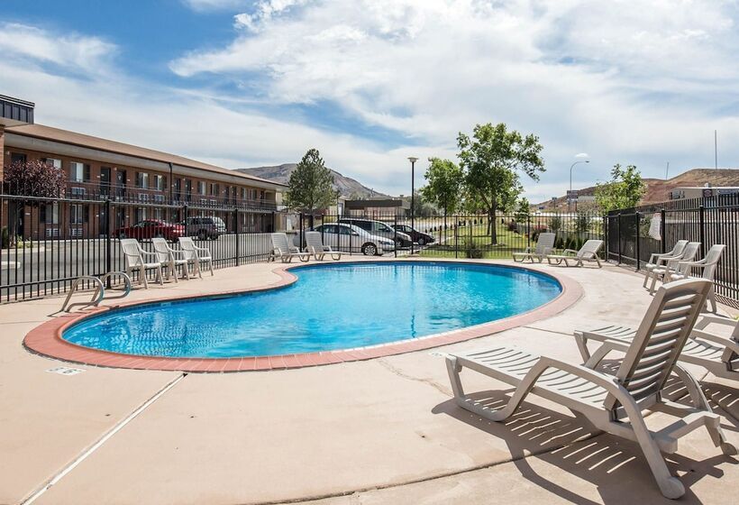 Отель Econo Lodge Salina Scenic Route 89 & I 70
