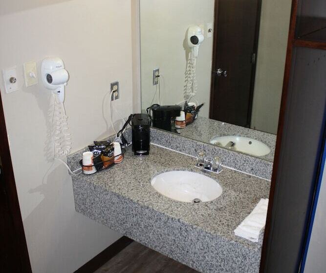 Отель Econo Lodge Salina Scenic Route 89 & I 70