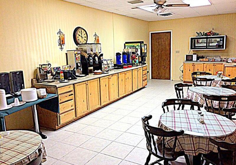 Отель Econo Lodge Salina Scenic Route 89 & I 70