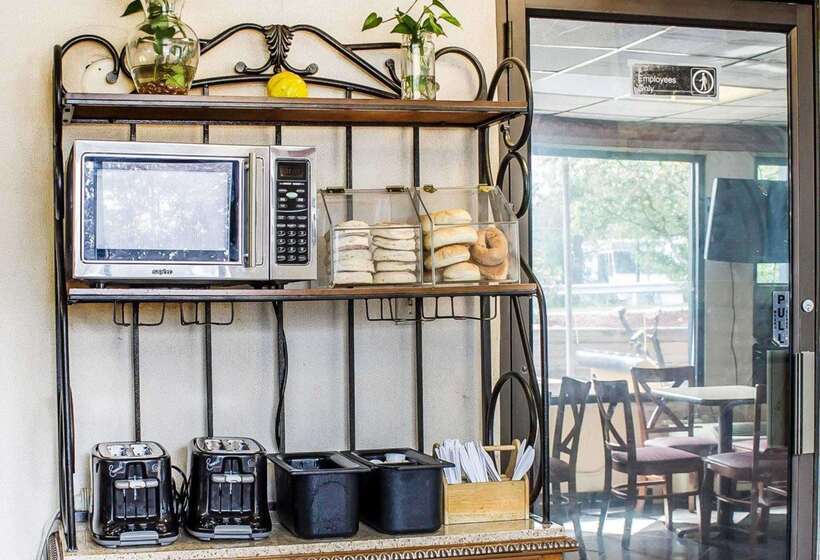 هتل Econo Lodge Scranton Near Montage Mountain