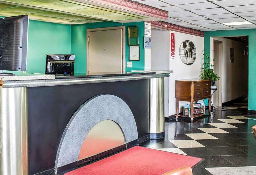 هتل Econo Lodge Scranton Near Montage Mountain