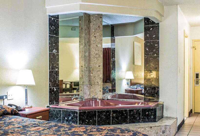 هتل Econo Lodge Scranton Near Montage Mountain