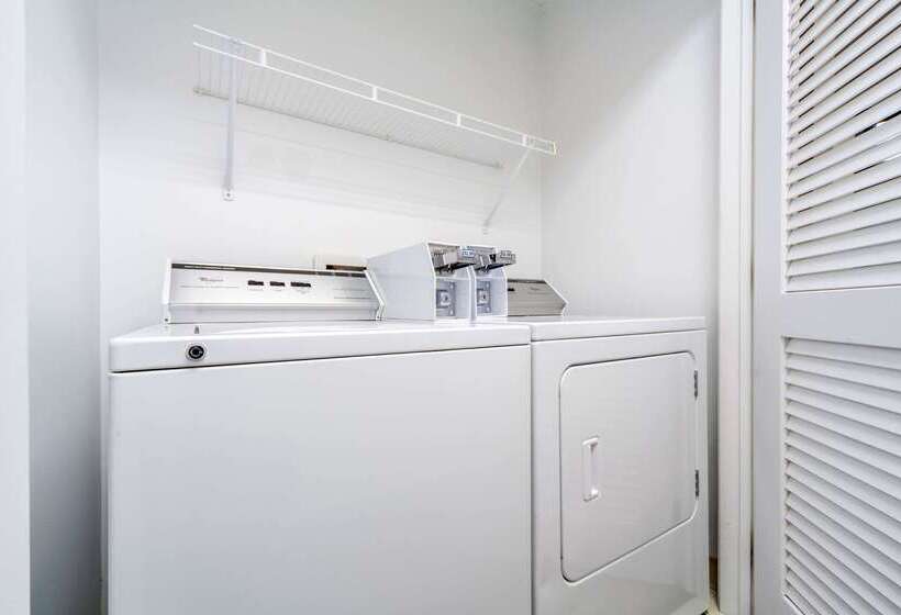 Отель Econo Lodge