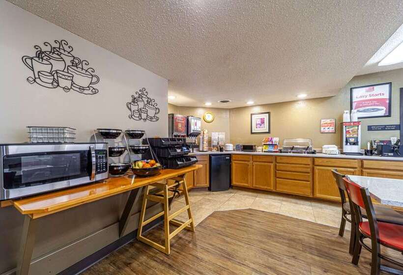 Отель Econo Lodge