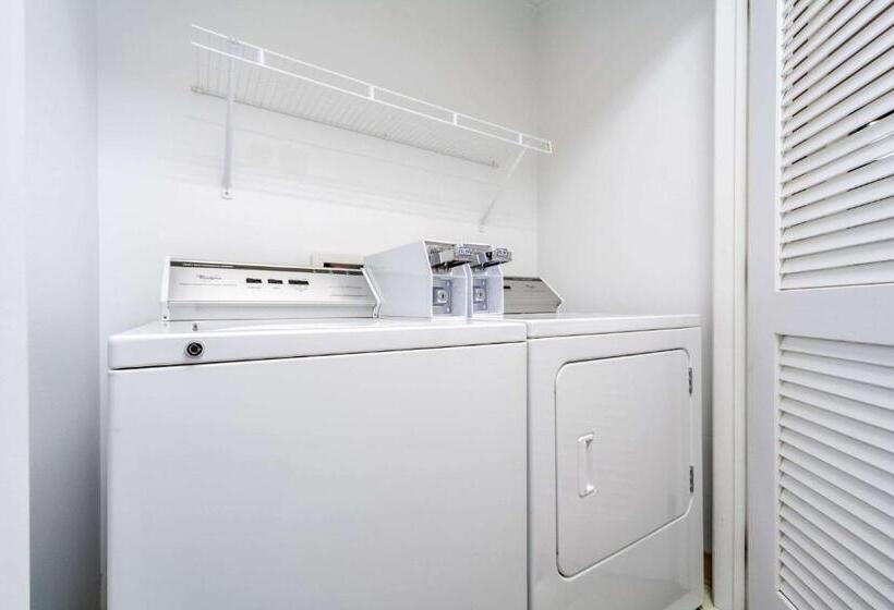 Отель Econo Lodge