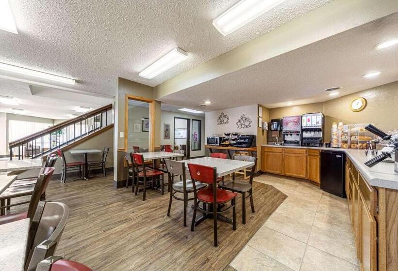 Отель Econo Lodge