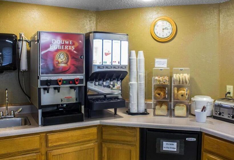 Отель Econo Lodge