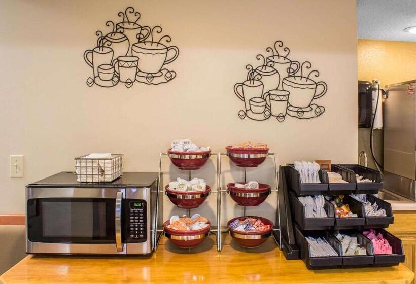 Отель Econo Lodge