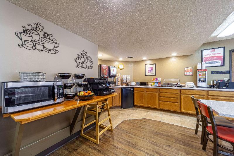 Отель Econo Lodge