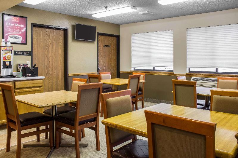 Отель Econo Lodge