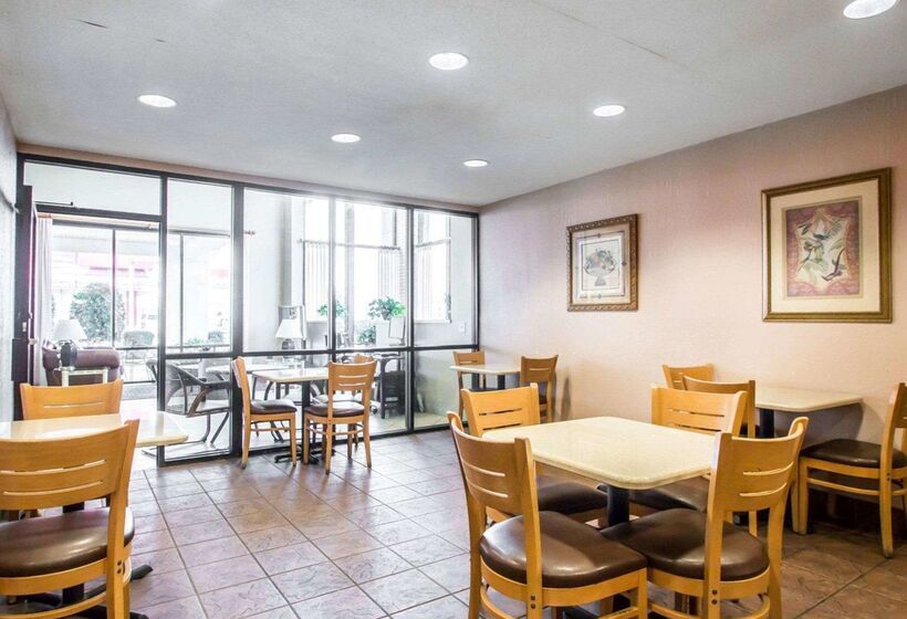هتل Econo Lodge Springfield I44