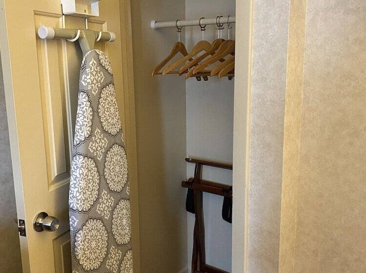 فندق Economy Lodge 682 Main St Sturbridge