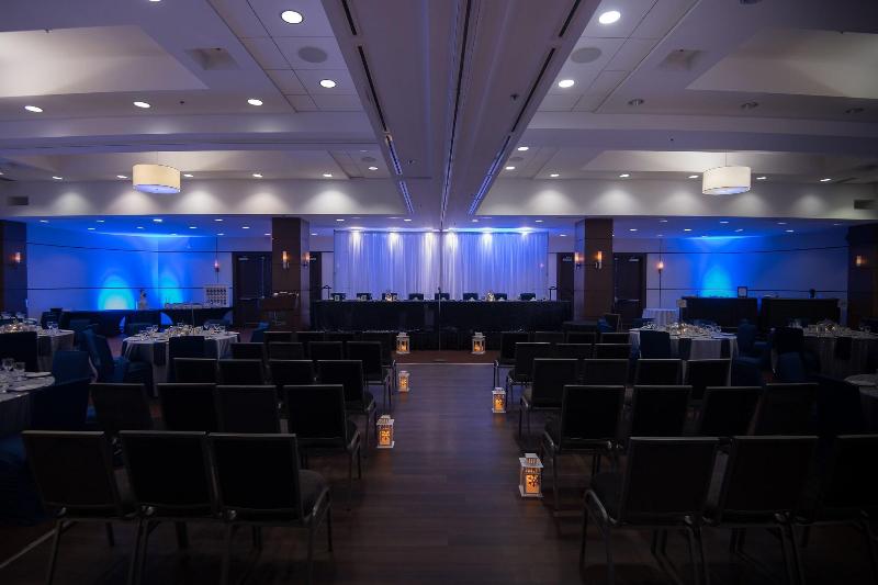 هتل Four Points By Sheraton Winnipeg South