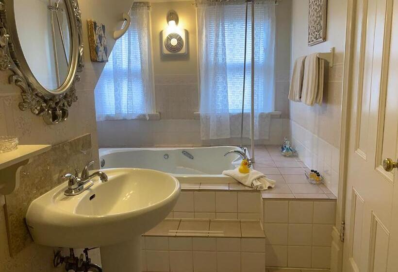 هتل Haterleigh Heritage Inn