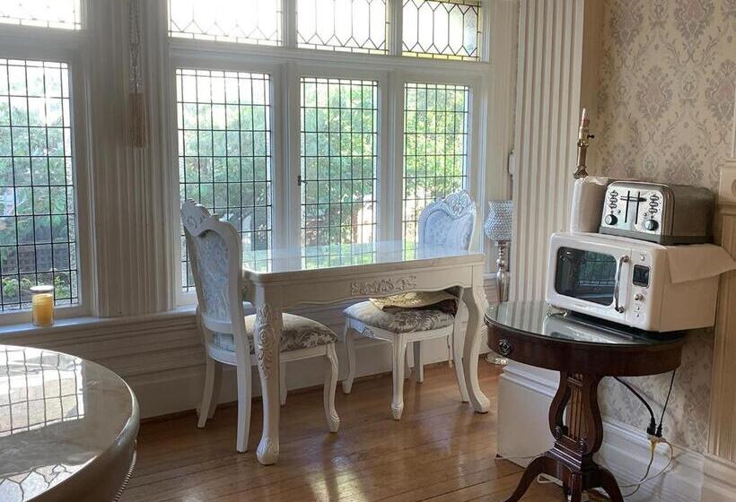 هتل Haterleigh Heritage Inn