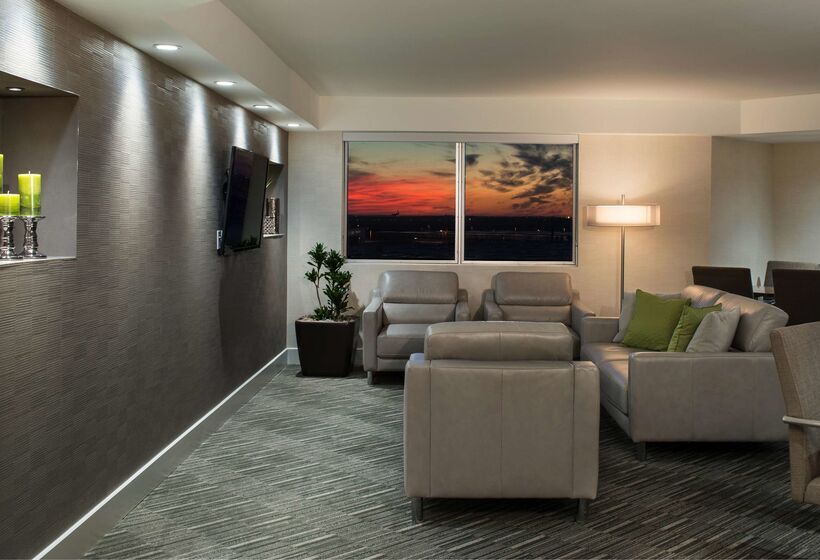 בית מלון כפרי Hilton Winnipeg Airport Suites