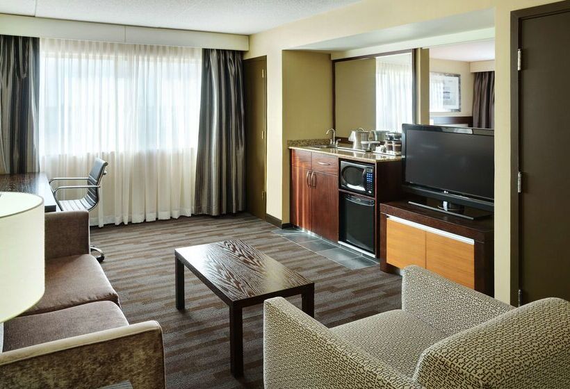 בית מלון כפרי Hilton Winnipeg Airport Suites