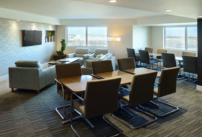 בית מלון כפרי Hilton Winnipeg Airport Suites