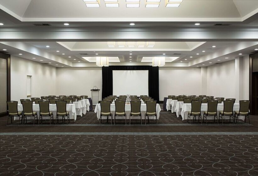 فندق Hilton Winnipeg Airport Suites