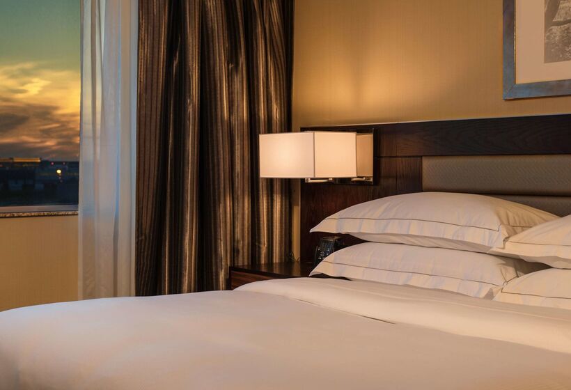 בית מלון כפרי Hilton Winnipeg Airport Suites