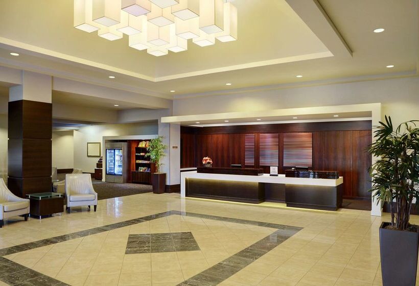בית מלון כפרי Hilton Winnipeg Airport Suites