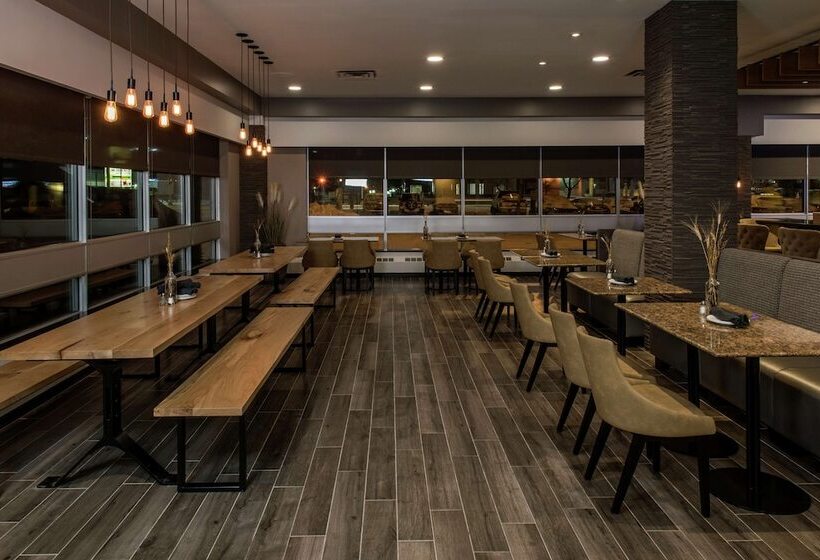 בית מלון כפרי Hilton Winnipeg Airport Suites