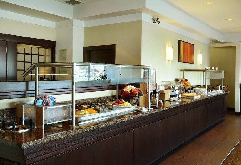 فندق Hilton Winnipeg Airport Suites