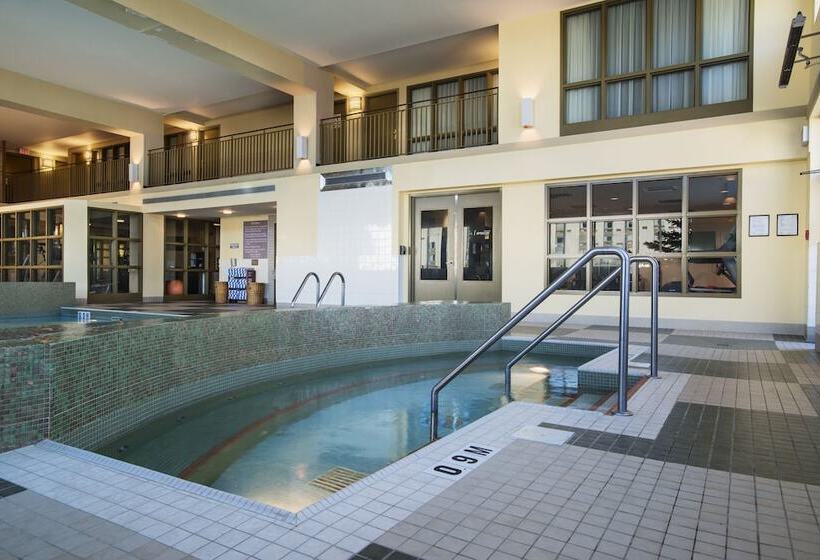 בית מלון כפרי Hilton Winnipeg Airport Suites