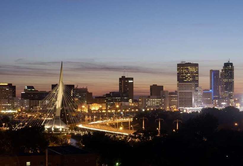 בית מלון כפרי Hilton Winnipeg Airport Suites