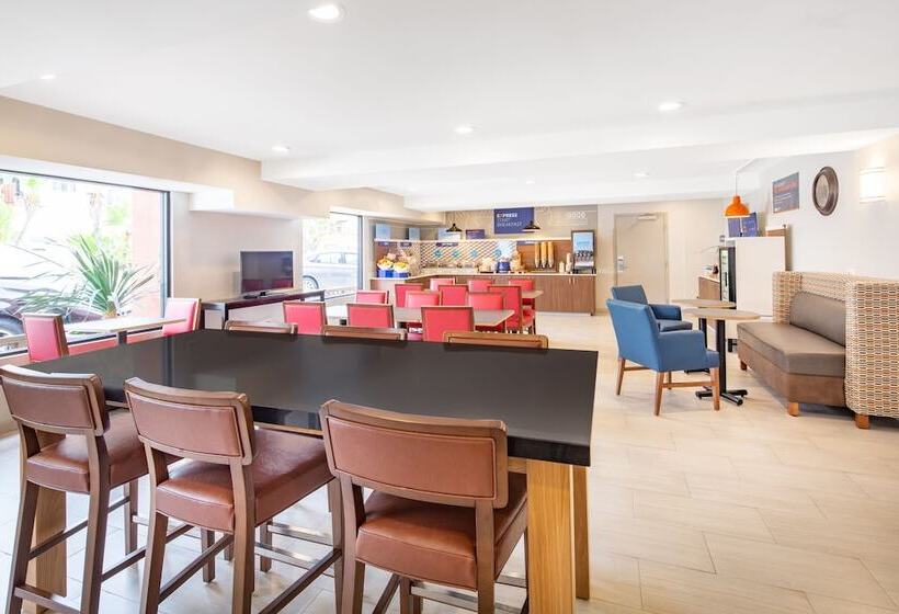هتل Holiday Inn Express San Diego Airport Old Town, An Ihg