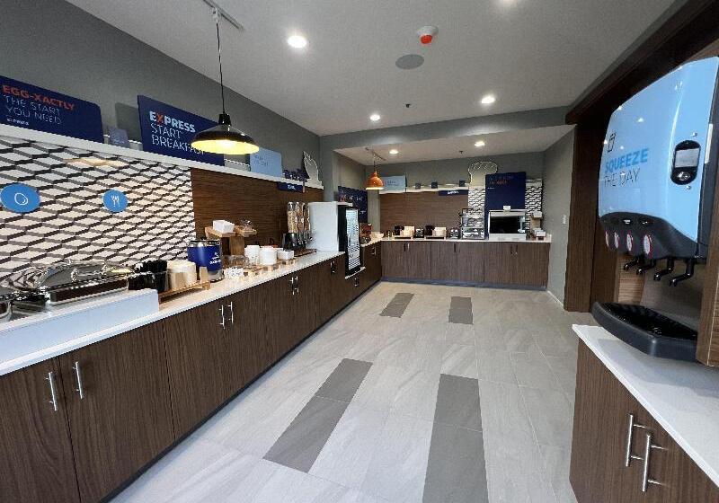 בית מלון כפרי Holiday Inn Express Rocky Mount Sports Center By Ihg