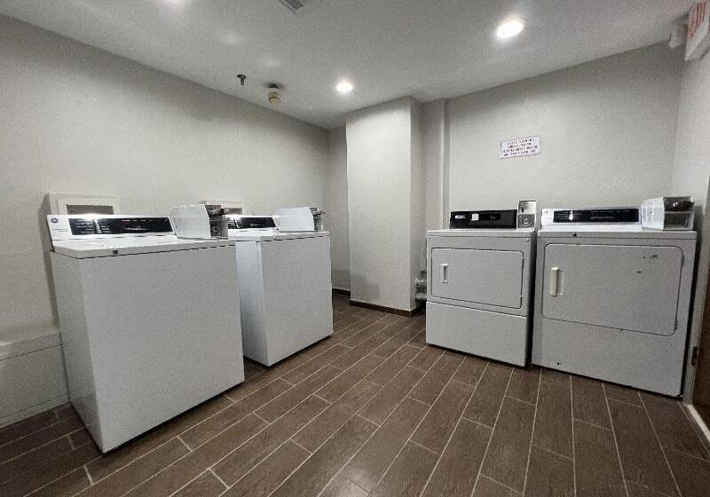 בית מלון כפרי Holiday Inn Express Rocky Mount Sports Center By Ihg