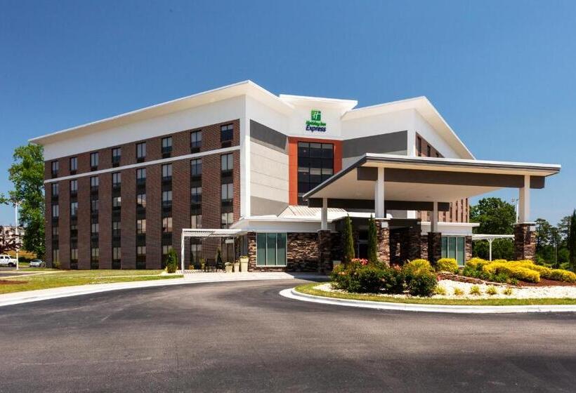 בית מלון כפרי Holiday Inn Express Rocky Mount Sports Center By Ihg