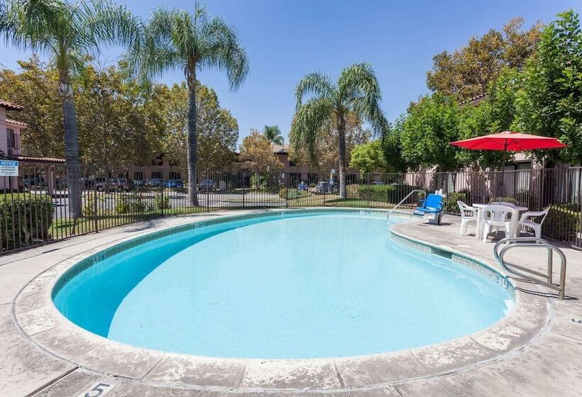 ホテル Hospitality Inn