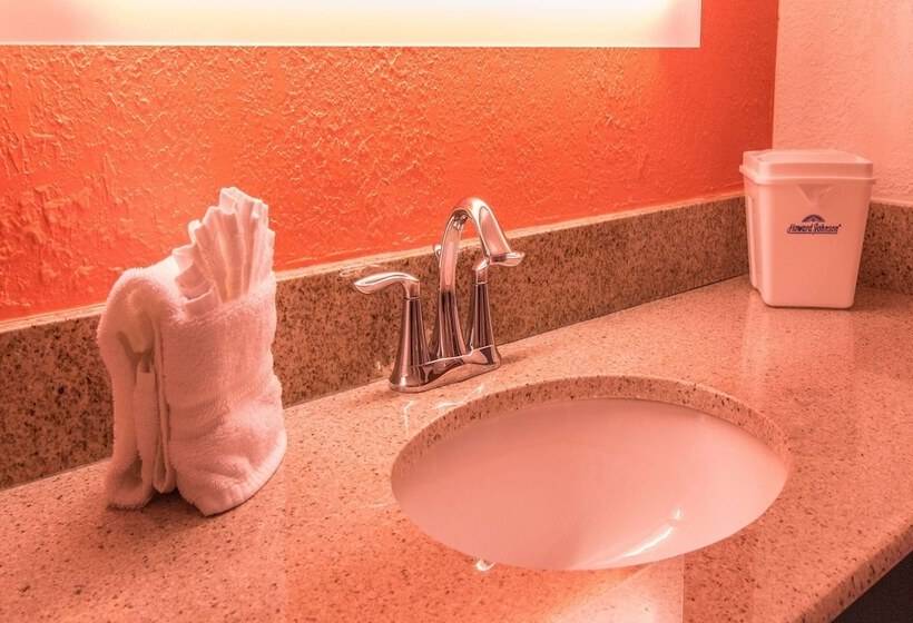 فندق Howard Johnson By Wyndham Portsmouth