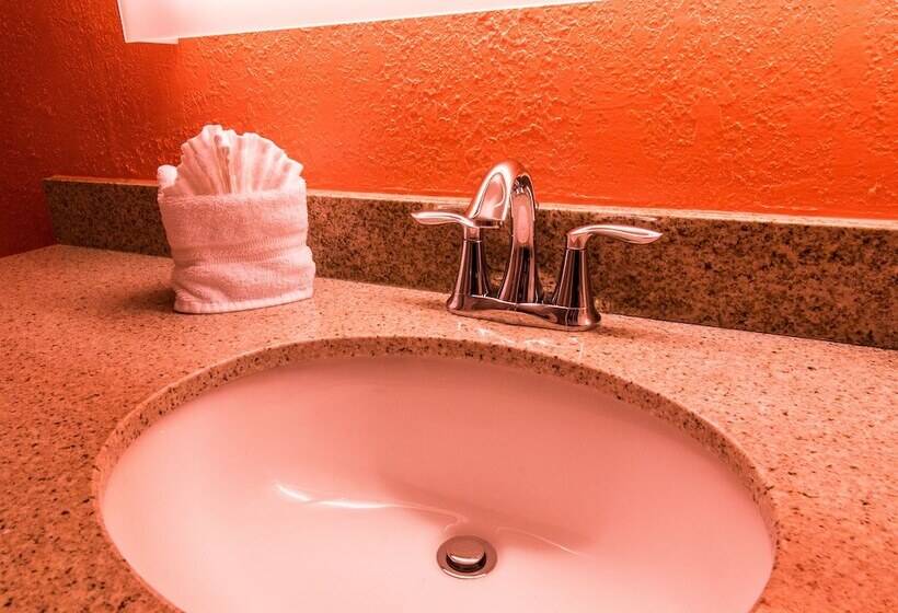 فندق Howard Johnson By Wyndham Portsmouth