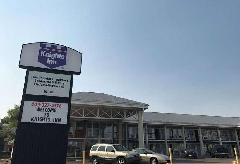 בית מלון כפרי Knights Inn Lethbridge