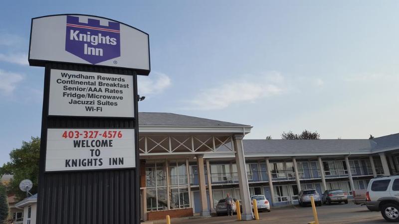 호텔 Knights Inn Lethbridge