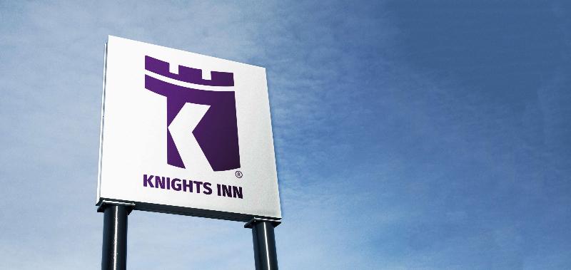 בית מלון כפרי Knights Inn Lethbridge