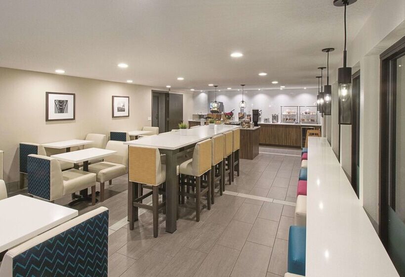 Отель La Quinta By Wyndham Portland Nw