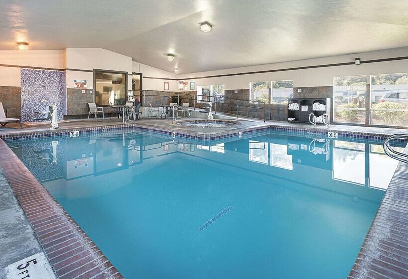 Отель La Quinta By Wyndham Portland Nw