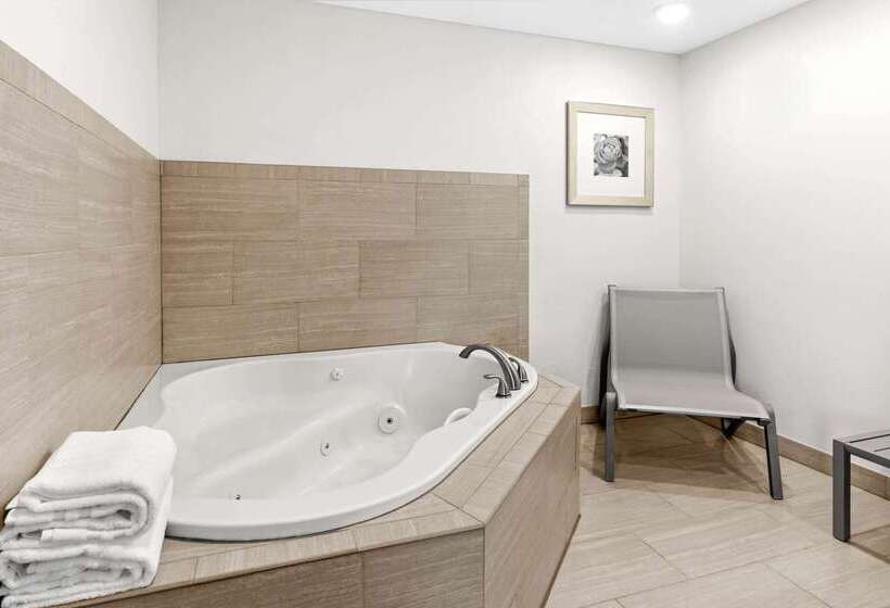 Отель La Quinta By Wyndham Portland Nw