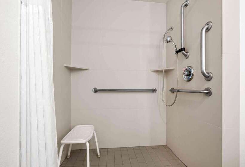 Отель La Quinta By Wyndham Portland Nw