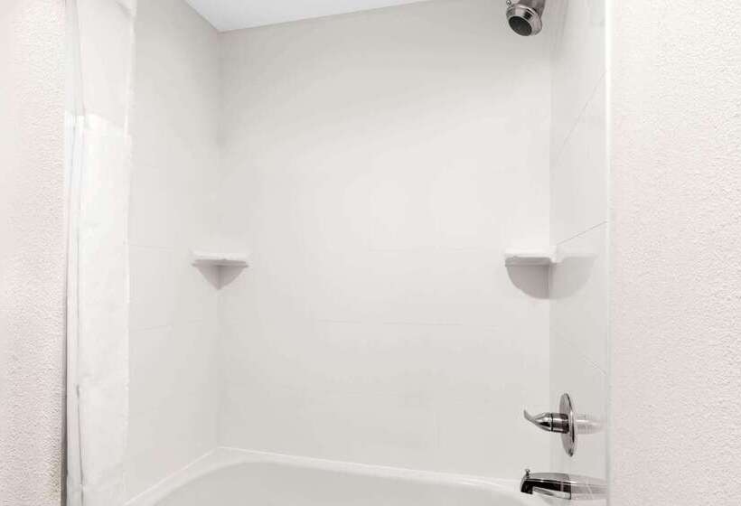 Отель La Quinta By Wyndham Portland Nw