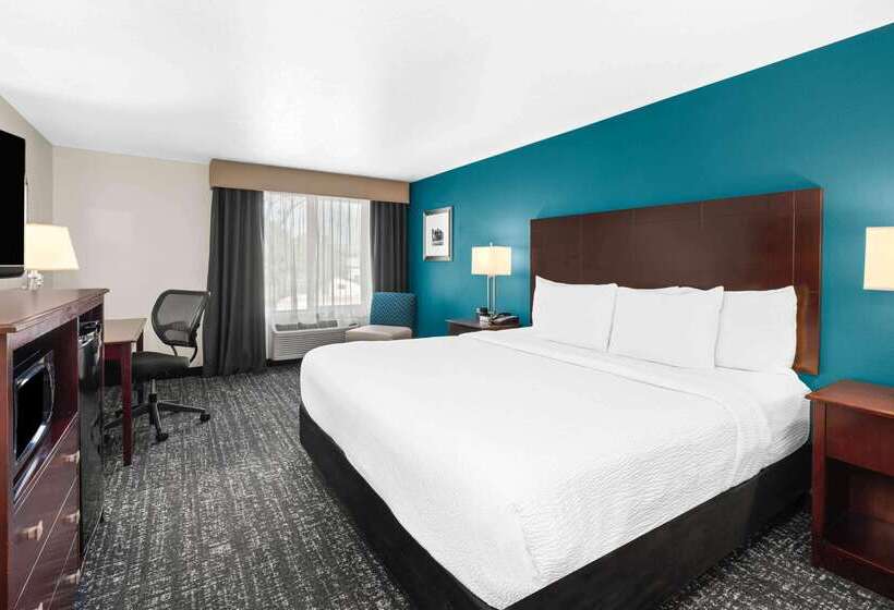 Отель La Quinta By Wyndham Portland Nw