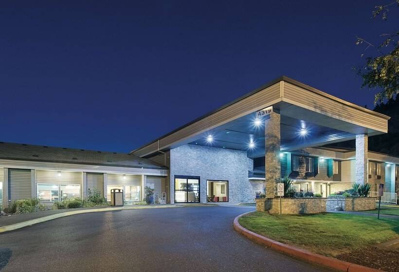 Отель La Quinta By Wyndham Portland Nw